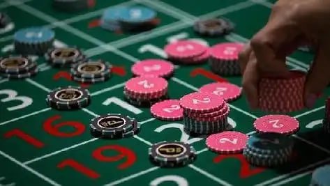Proses instalasi aplikasi spin138 di Android menampilkan langkah-langkah dari unduhan hingga peluncuran pertama